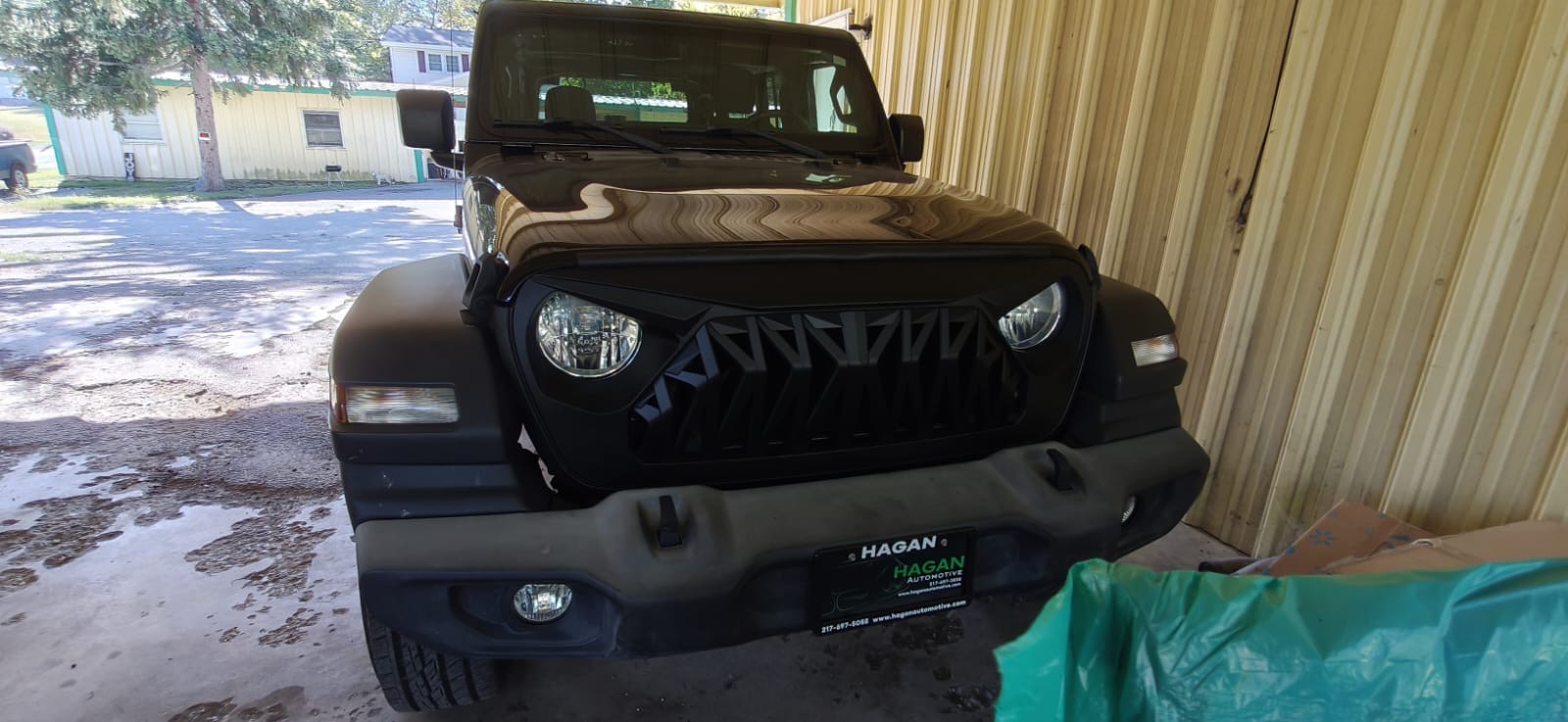 4x4 Jeep pris en charge à l'atelier